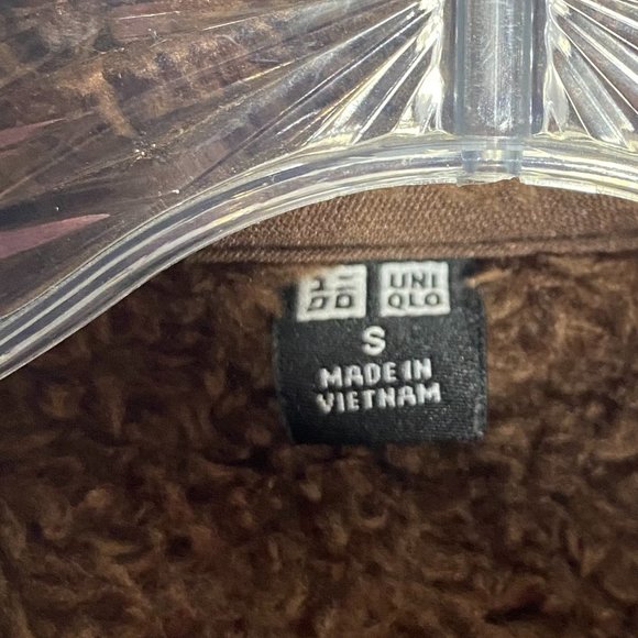 Uniqlo, women's chocolate brown size small fleece jacket w/ front zipper EUC - Picture 5 of 5